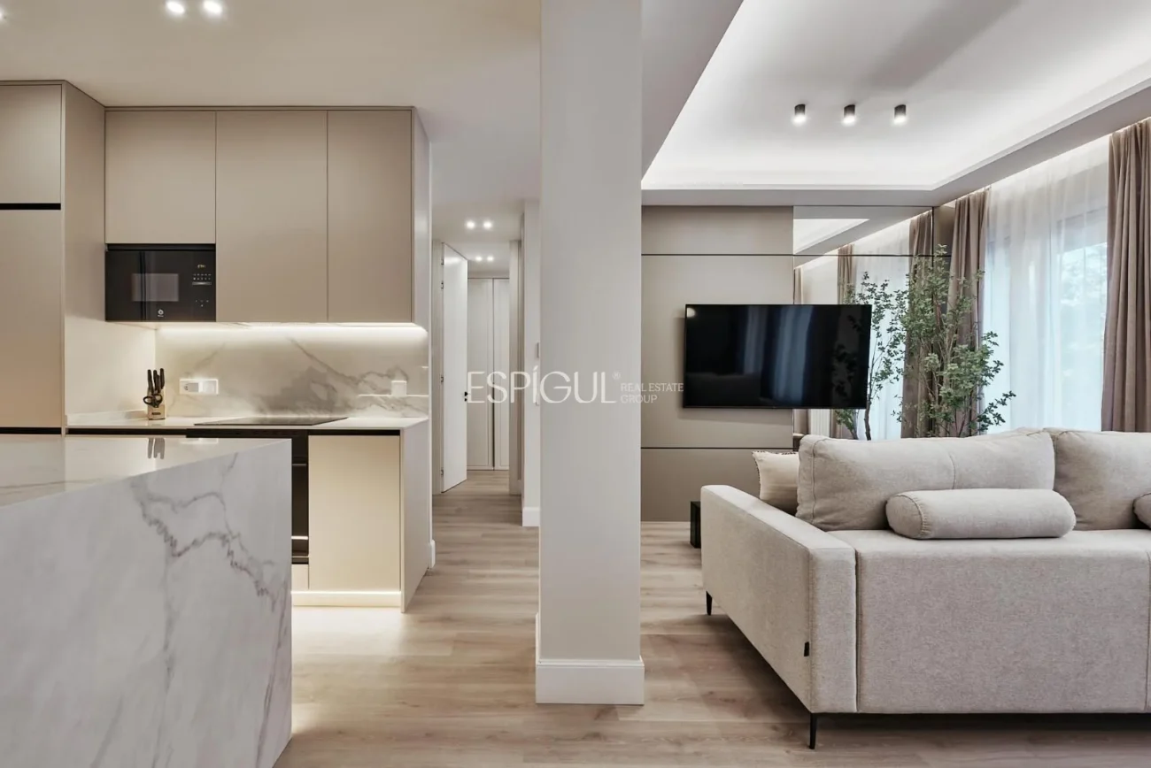 Elegant exterior home on Calle Conde de Peñalver