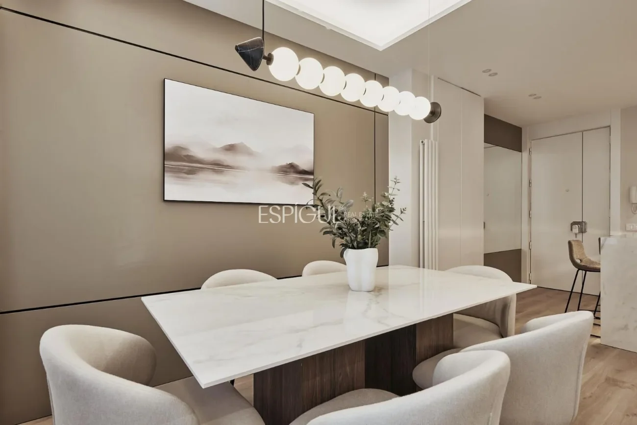 Elegant exterior home on Calle Conde de Peñalver