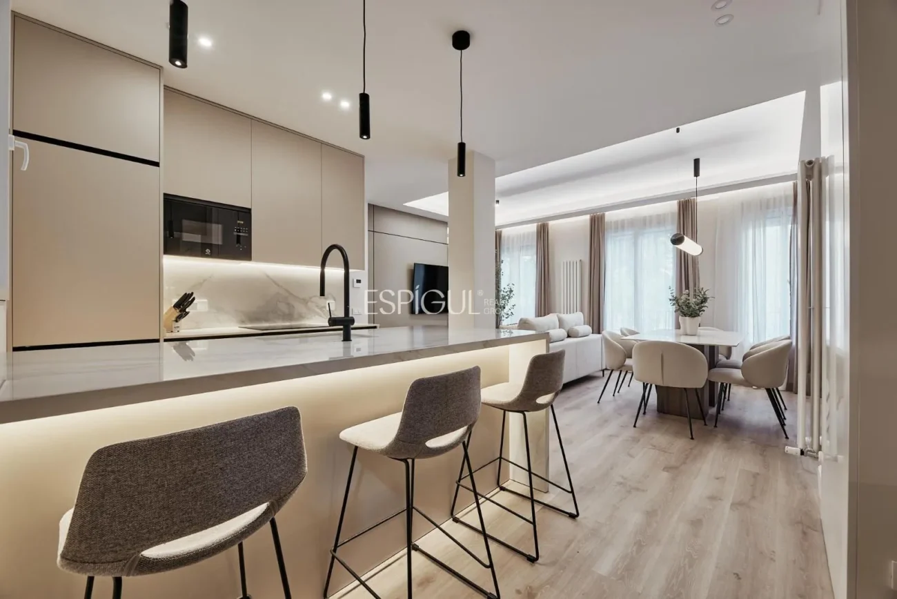 Elegant exterior home on Calle Conde de Peñalver