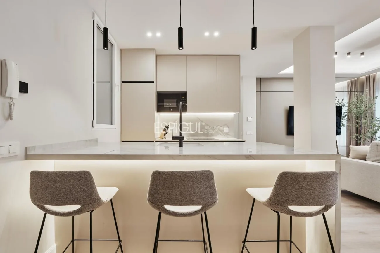 Elegant exterior home on Calle Conde de Peñalver