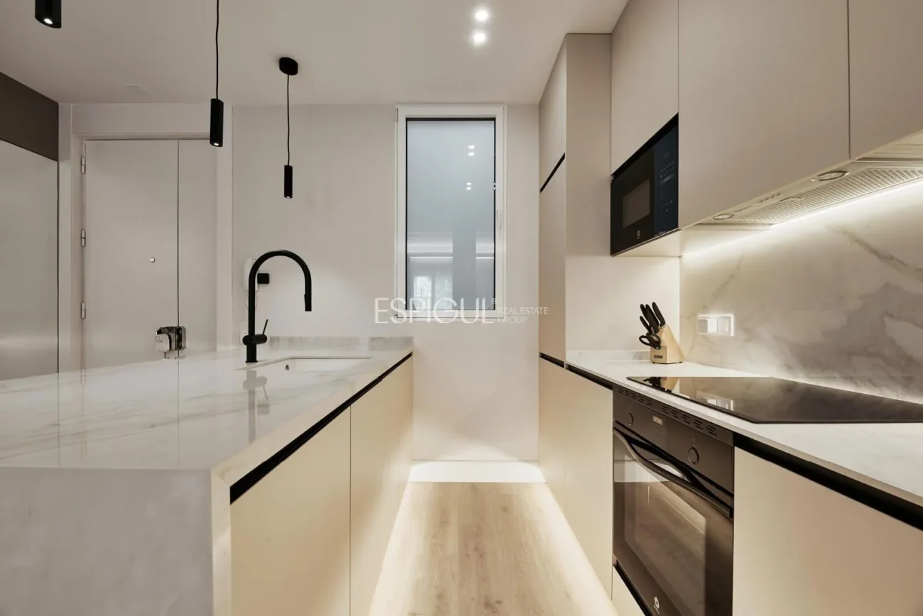 Elegant exterior home on Calle Conde de Peñalver
