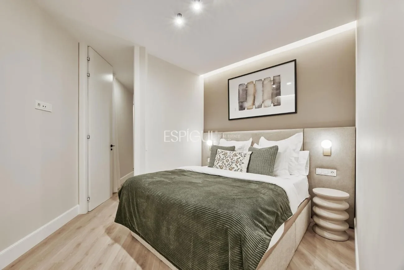 Elegant exterior home on Calle Conde de Peñalver