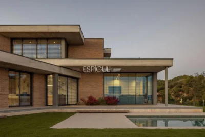 Spectacular detached house in Cabrils with a large outdoor area and sea views