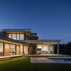 Spectacular Detached House with a Large Outdoor Area and Sea Views.