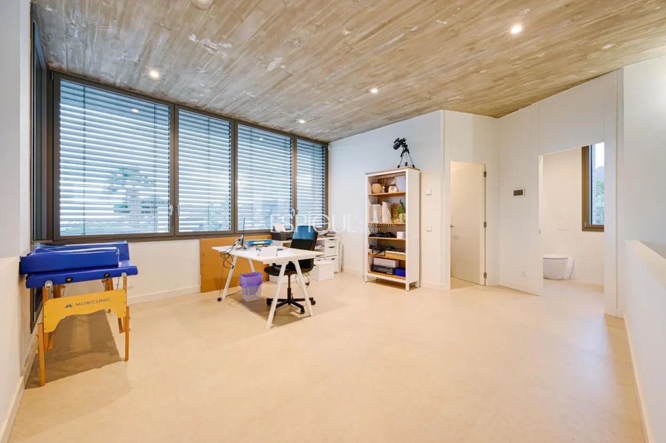 Espectacular casa a quatre vents amb gran zona exterior i vistes al mar