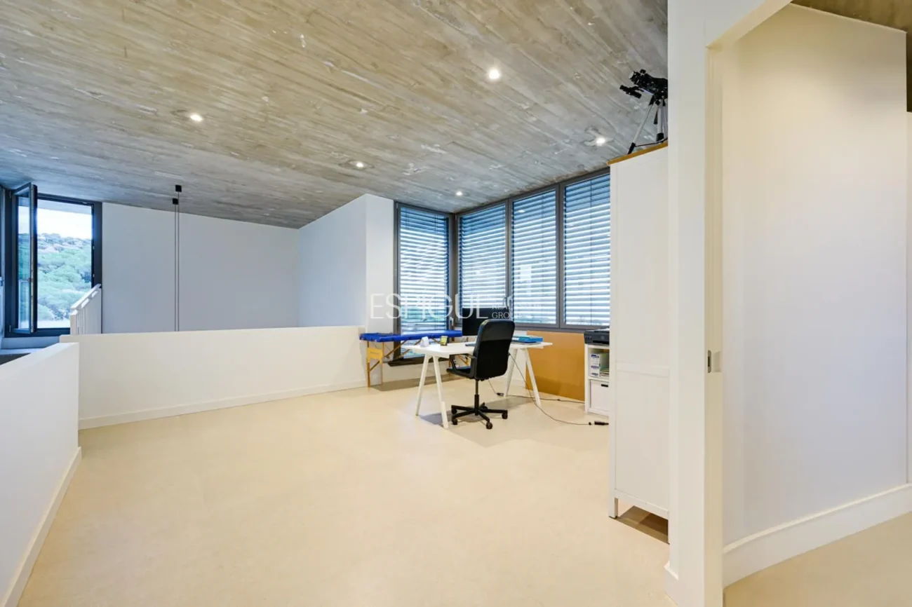 Espectacular casa a quatre vents amb gran zona exterior i vistes al mar