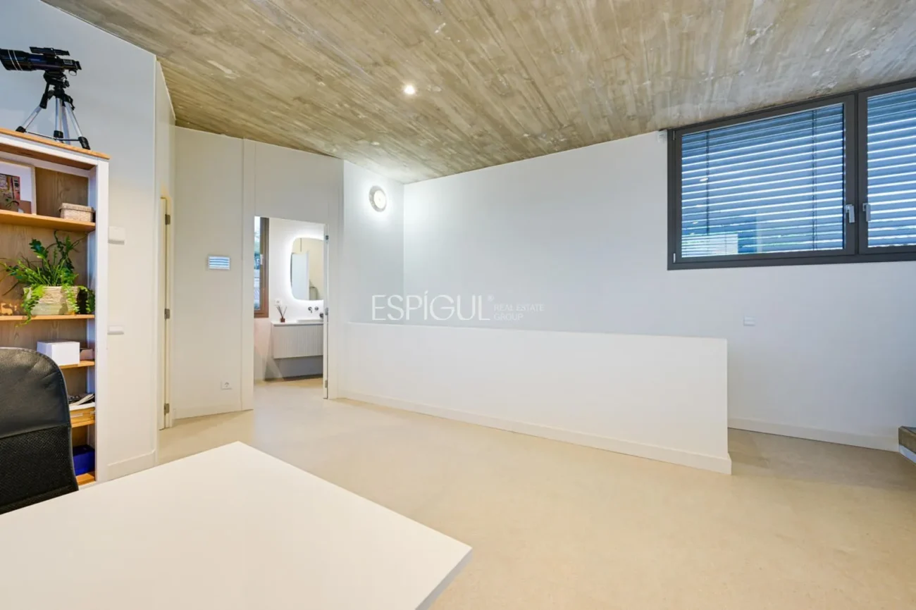 Espectacular casa a quatre vents amb gran zona exterior i vistes al mar