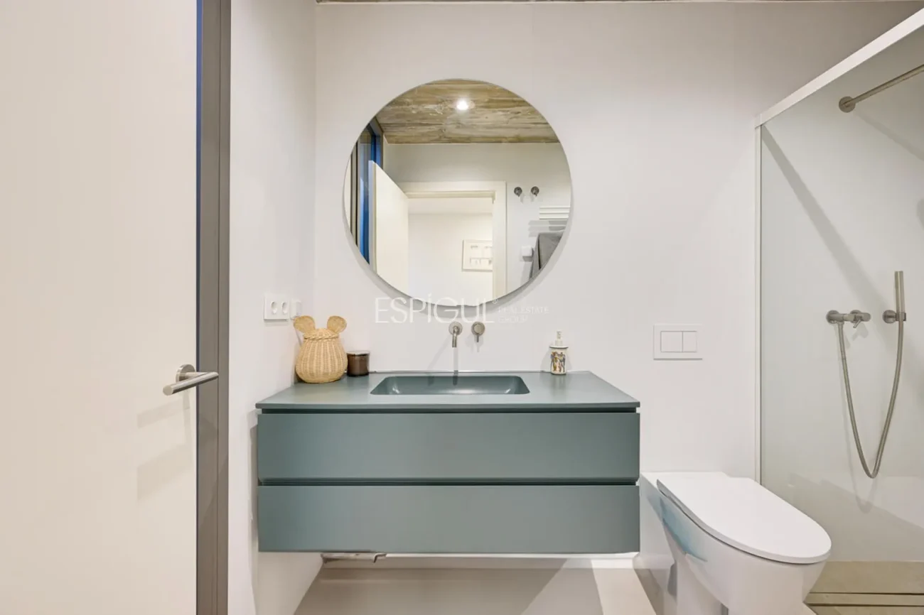 Espectacular casa a quatre vents amb gran zona exterior i vistes al mar