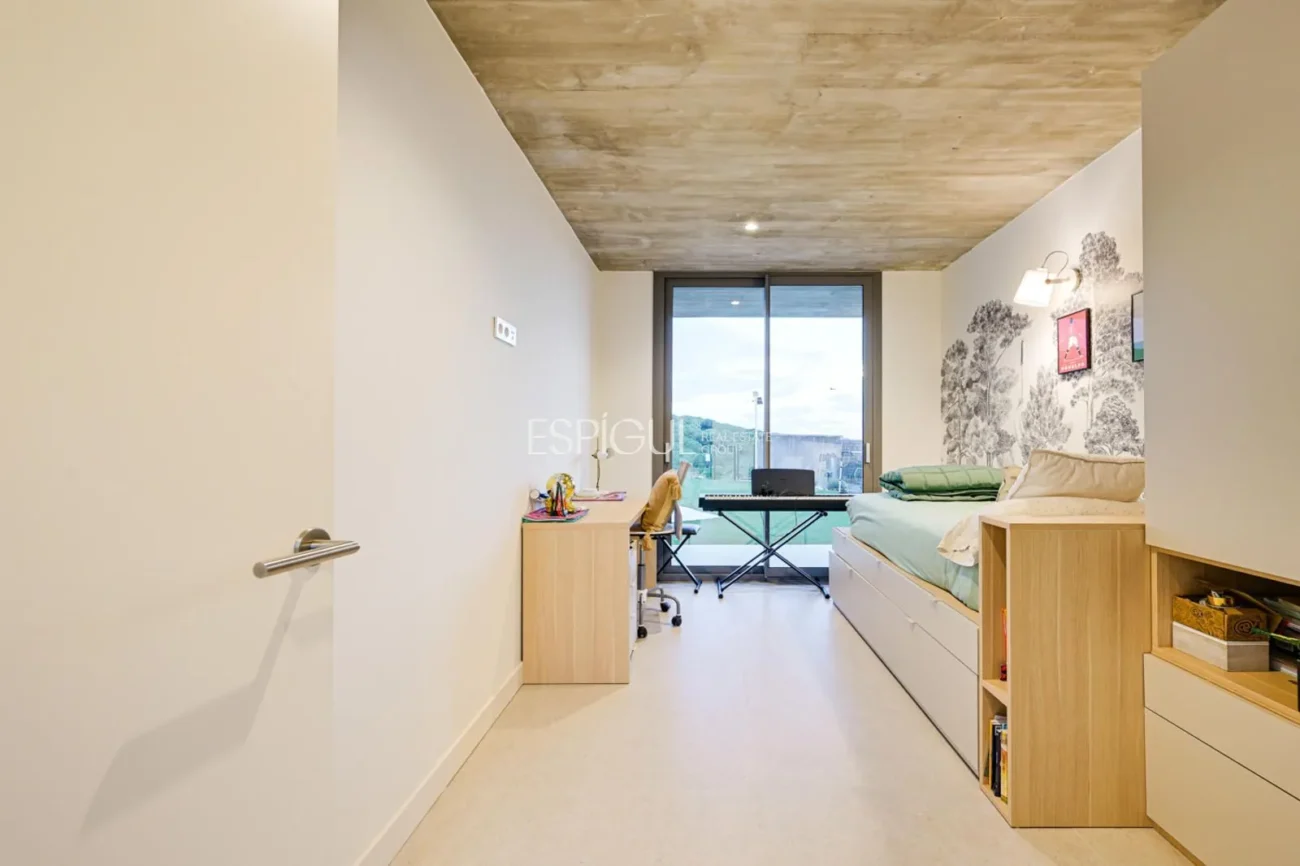 Espectacular casa a quatre vents amb gran zona exterior i vistes al mar