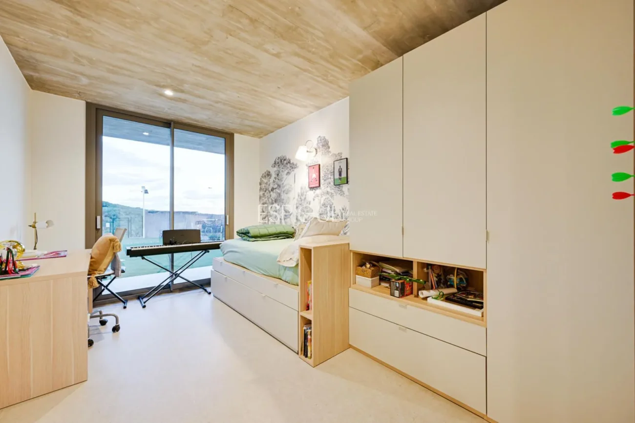 Espectacular casa a quatre vents amb gran zona exterior i vistes al mar