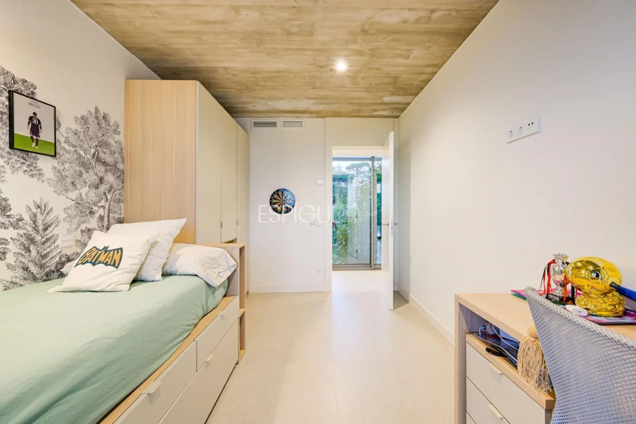 Espectacular casa a quatre vents amb gran zona exterior i vistes al mar