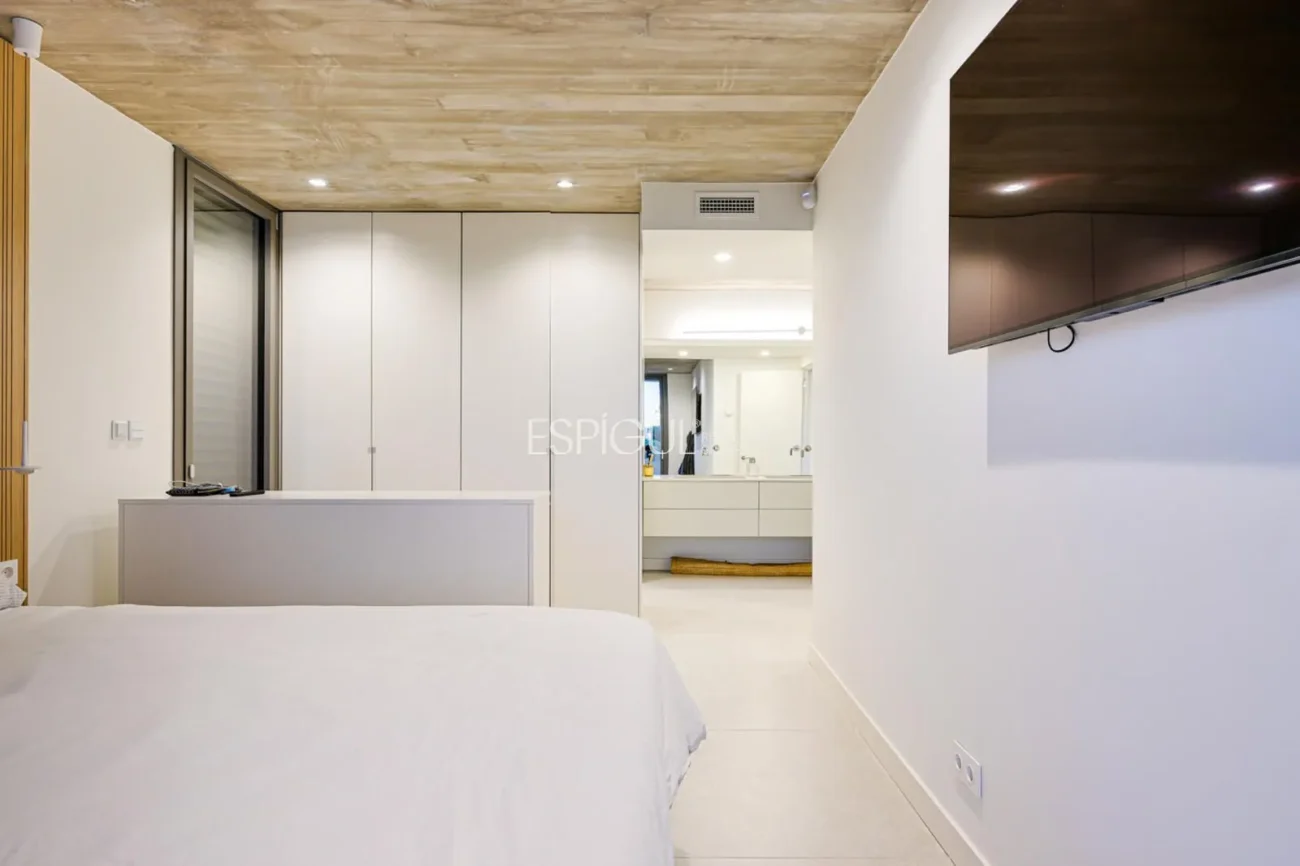 Espectacular casa a quatre vents amb gran zona exterior i vistes al mar