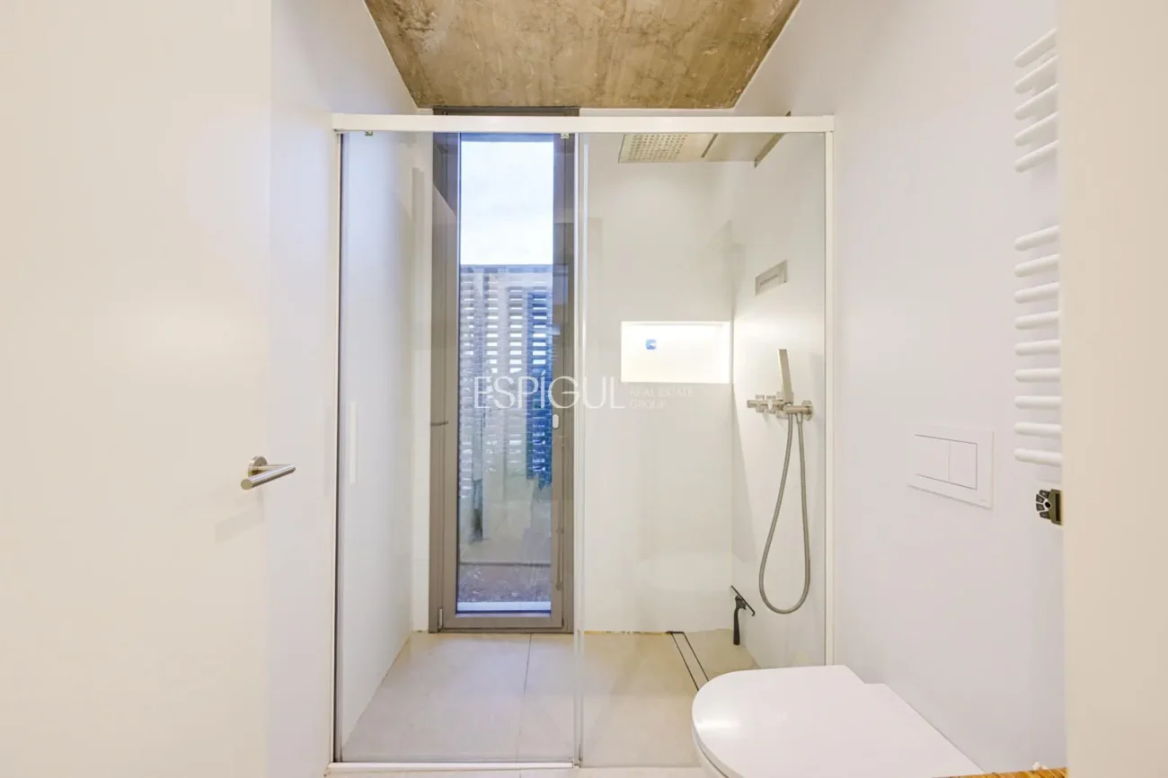 Espectacular casa a quatre vents amb gran zona exterior i vistes al mar