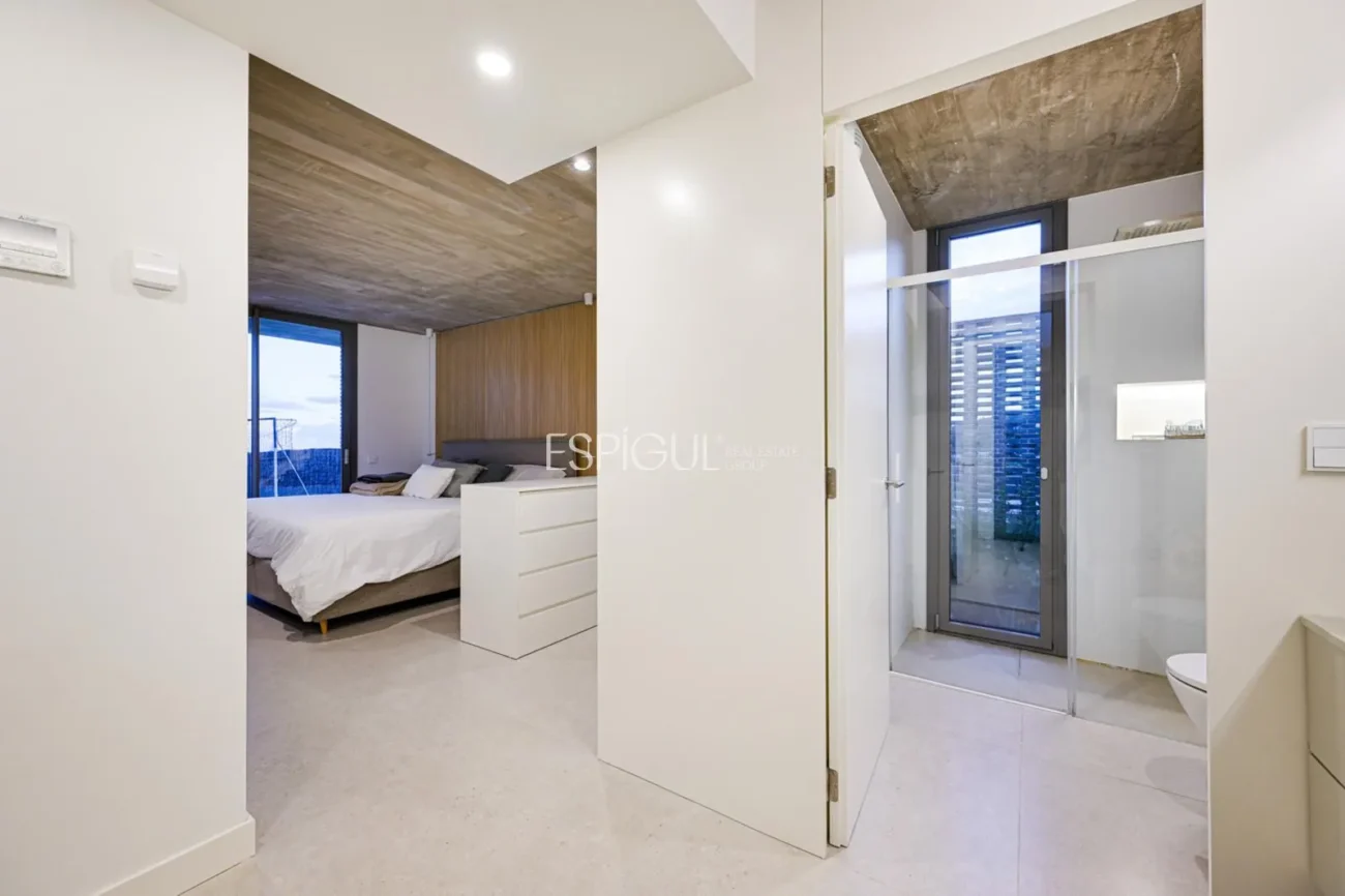 Espectacular casa a quatre vents amb gran zona exterior i vistes al mar