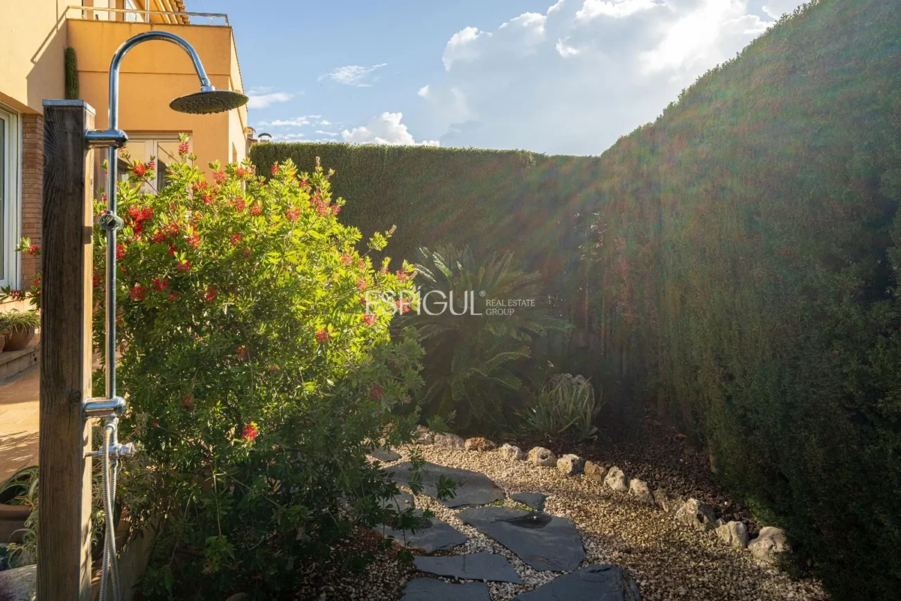 Exclusive Villa with Pool in the Heart of Mont-Ras