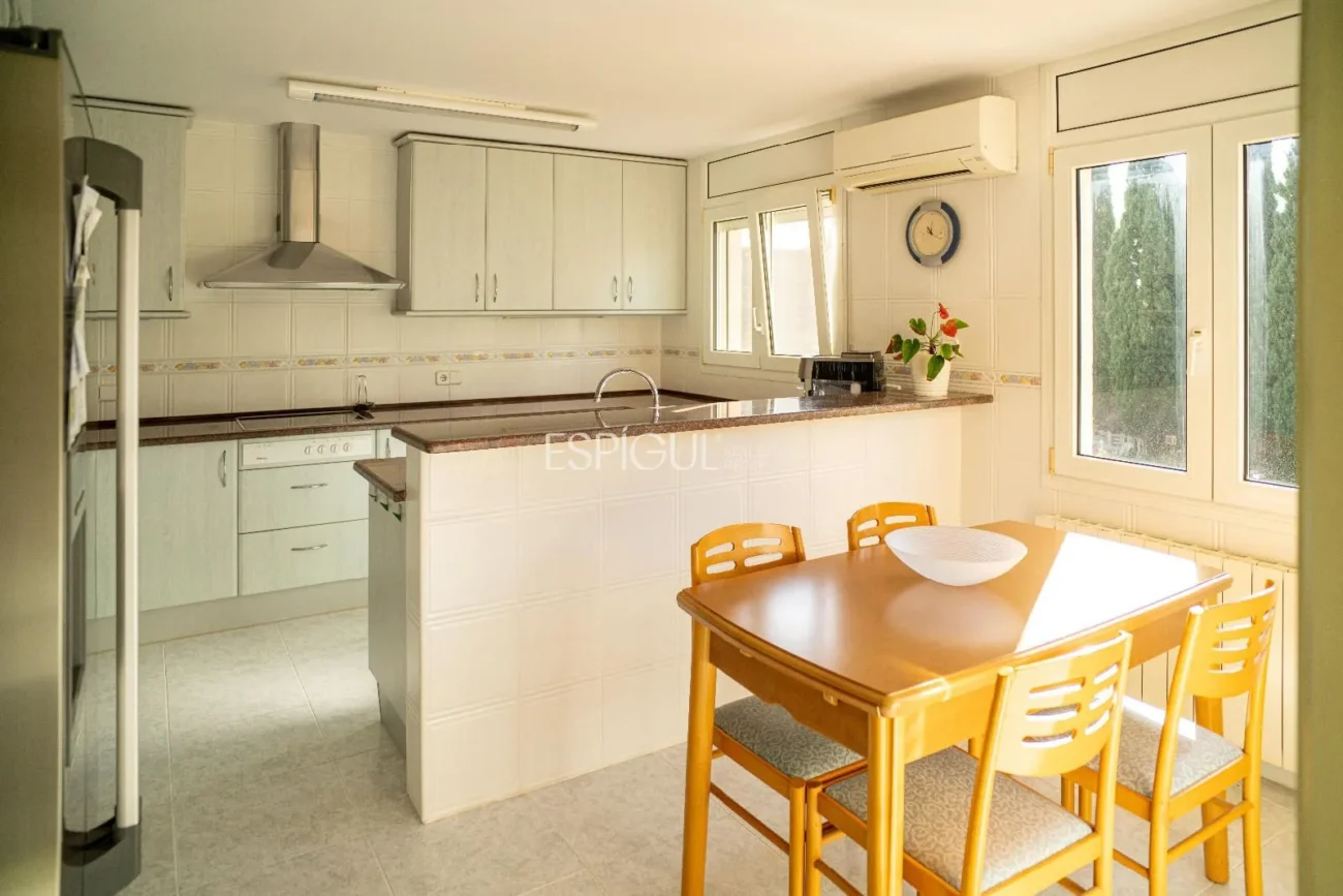 Exclusive Villa with Pool in the Heart of Mont-Ras