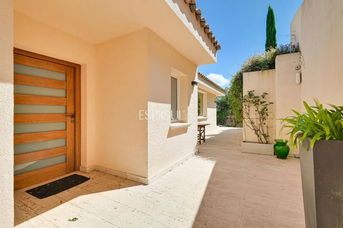 Exclusiva vila amb piscina i vistes panoràmiques a Platja d’Aro