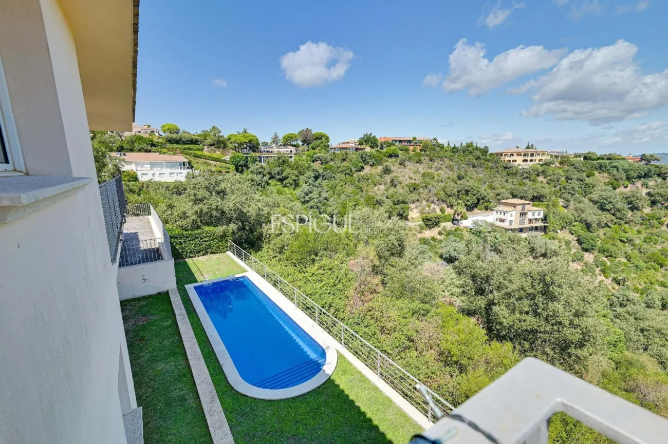 Vila exclusiva amb piscina i vistes panoràmiques a Platja d’Aro