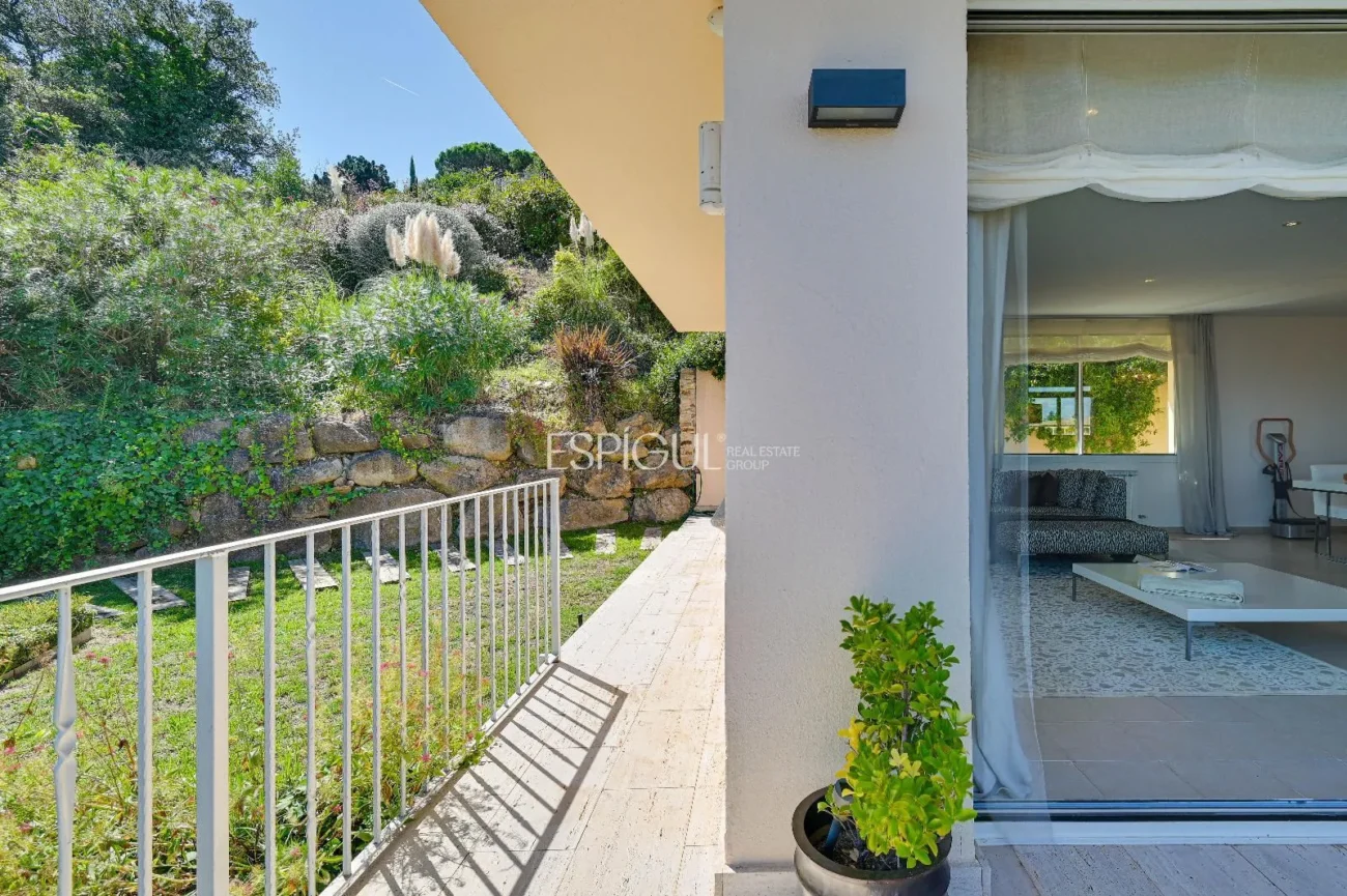 Exclusiva vila amb piscina i vistes panoràmiques a Platja d’Aro