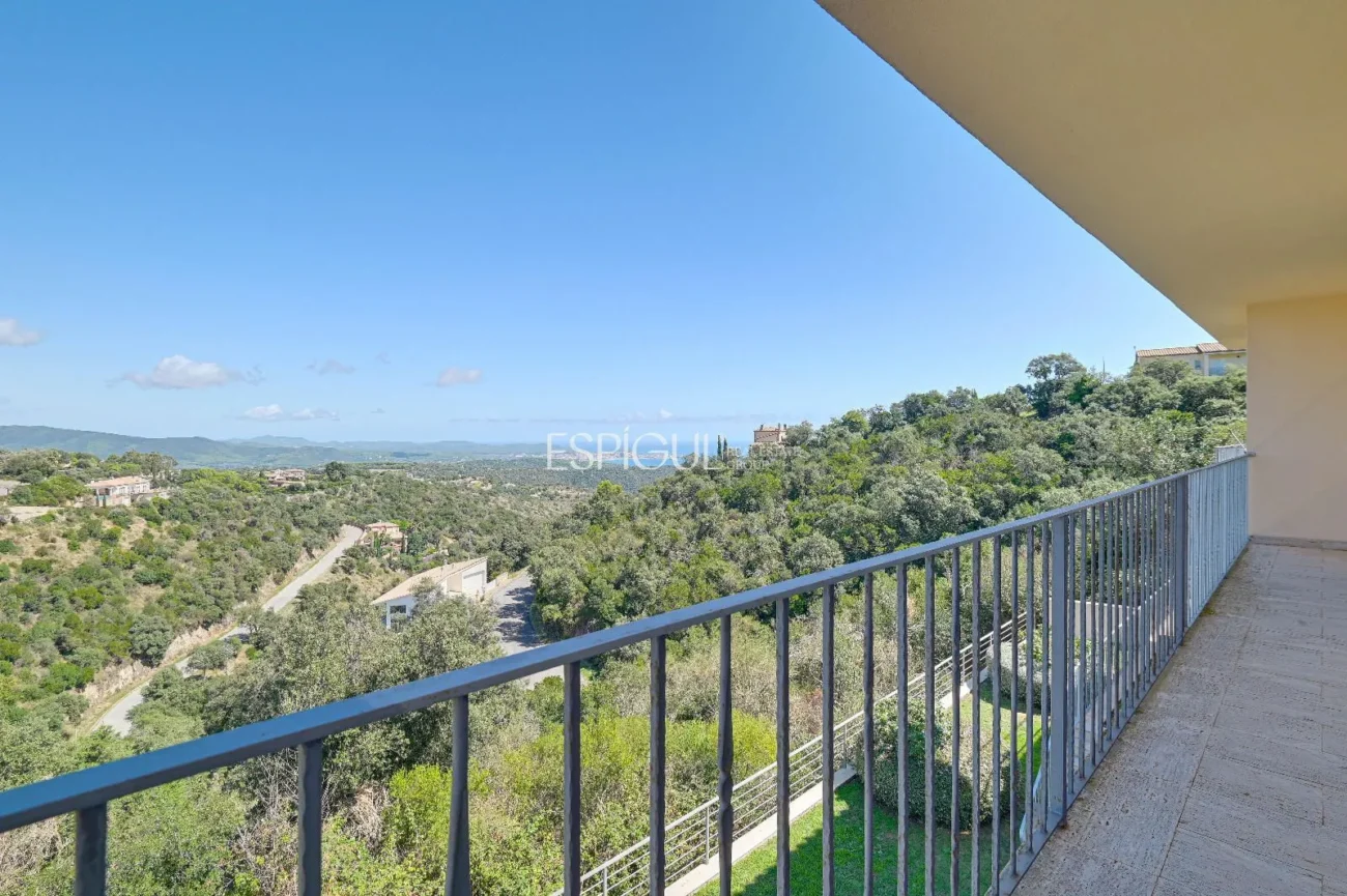 Exclusiva vila amb piscina i vistes panoràmiques a Platja d’Aro