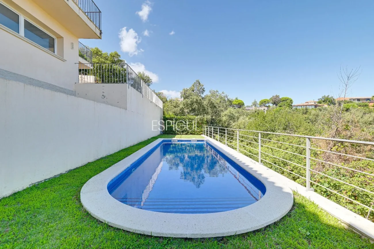 Exclusiva vila amb piscina i vistes panoràmiques a Platja d’Aro
