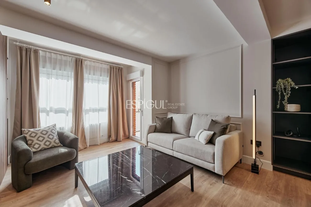 Exclusive exterior apartment on Calle Alcántar, Lista