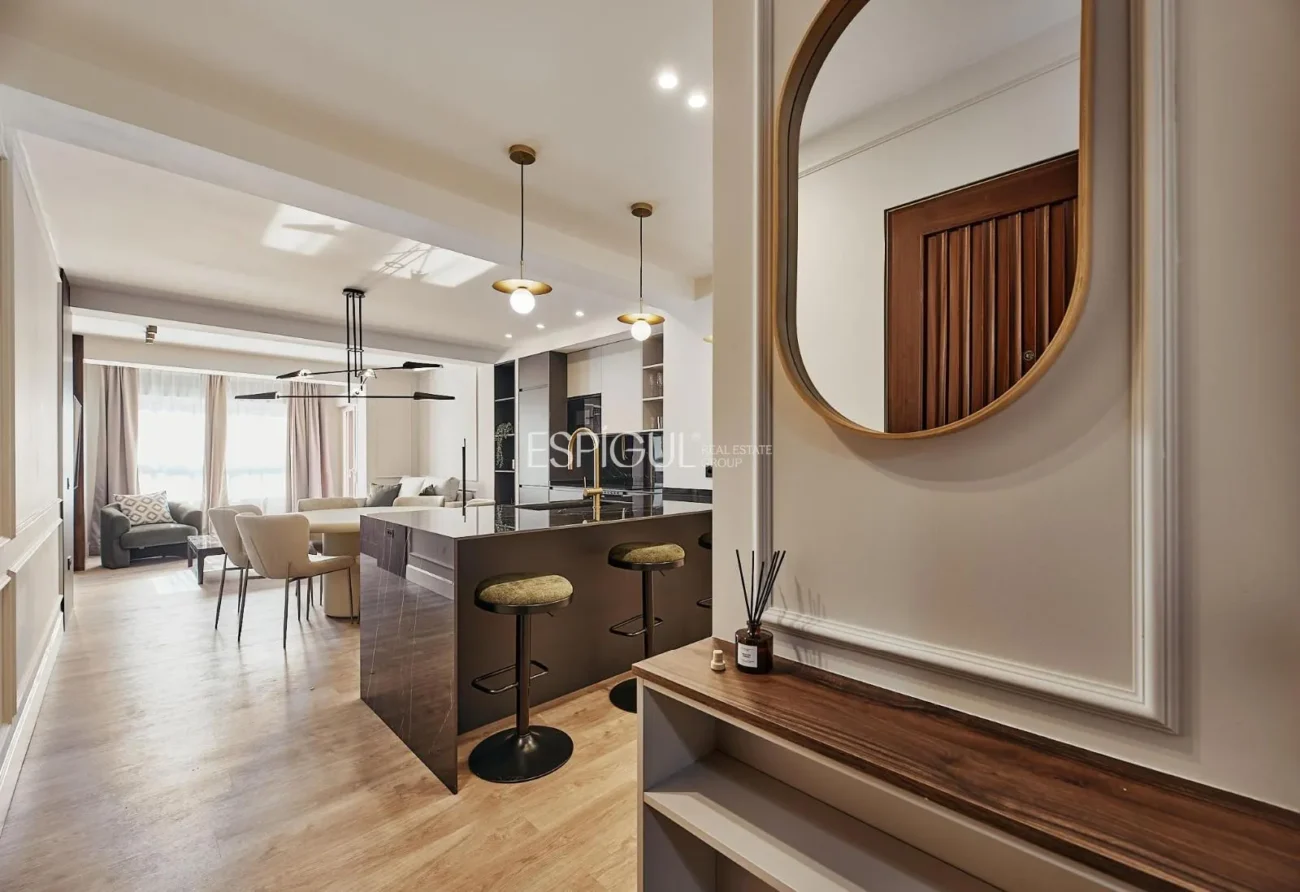 Exclusive exterior apartment on Calle Alcántar, Lista