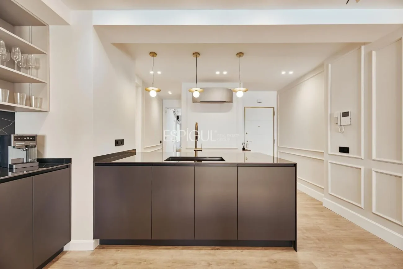 Exclusive exterior apartment on Calle Alcántar, Lista