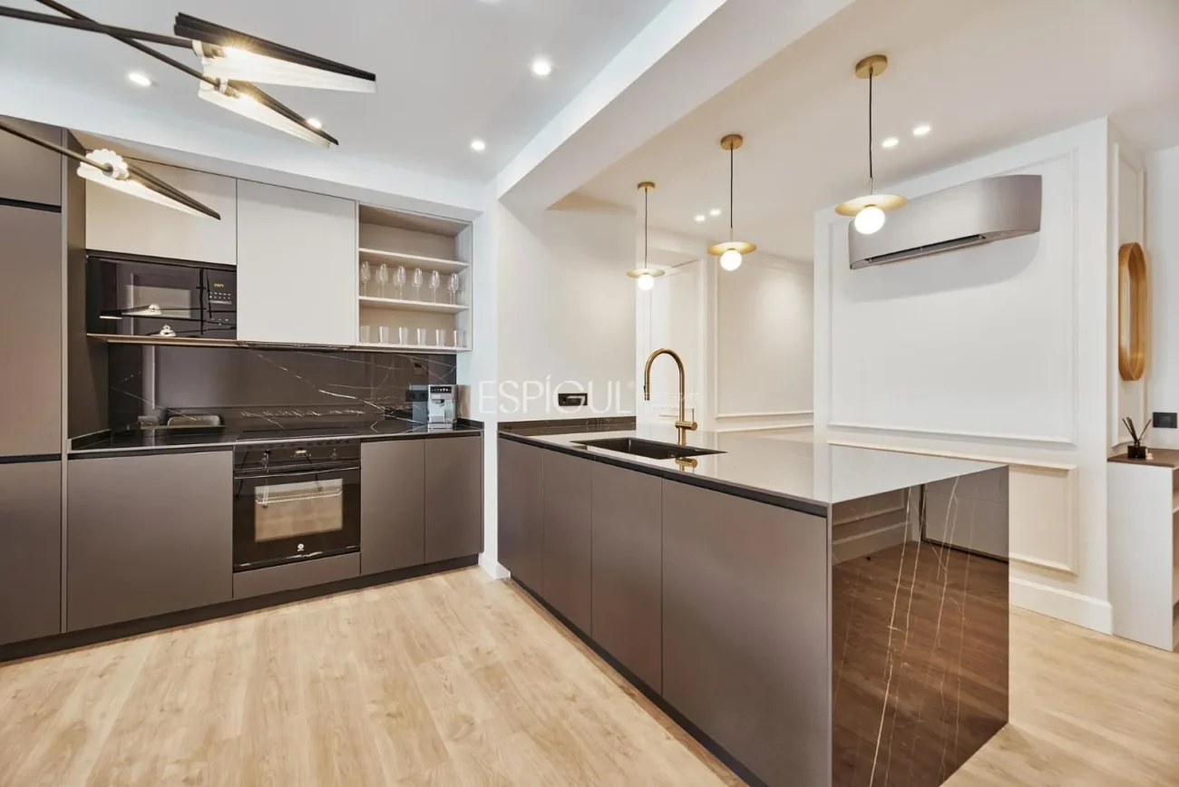 Exclusive exterior apartment on Calle Alcántar, Lista