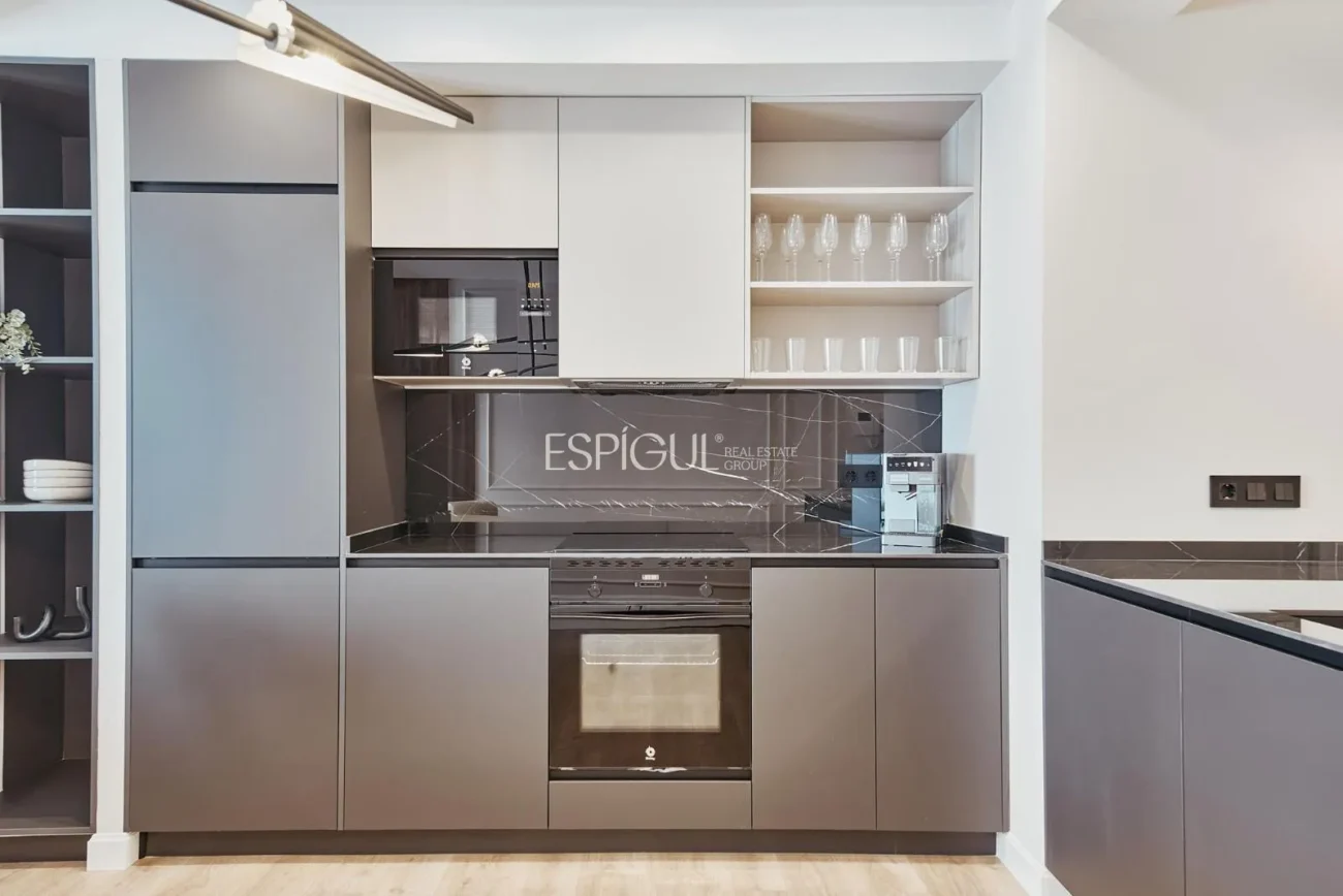 Exclusivo piso exterior en Calle Alcántar, Lista