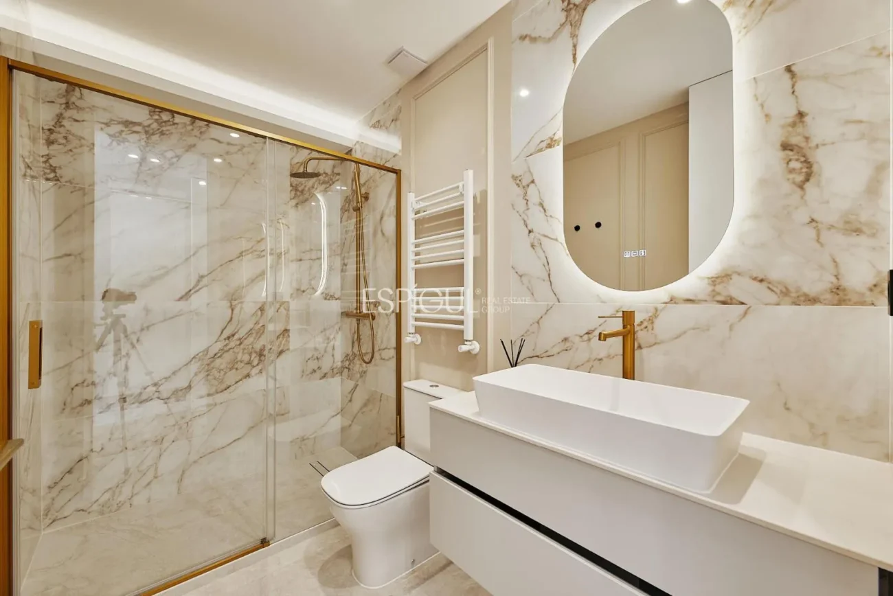 Exclusive exterior apartment on Calle Alcántar, Lista