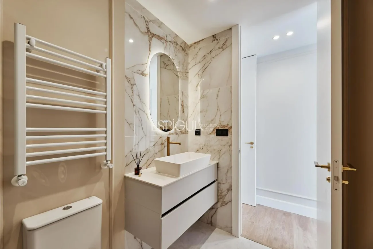 Exclusive exterior apartment on Calle Alcántar, Lista