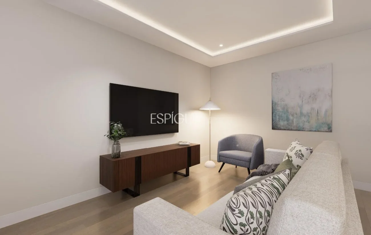 Exclusive renovated apartment on Calle Montesa