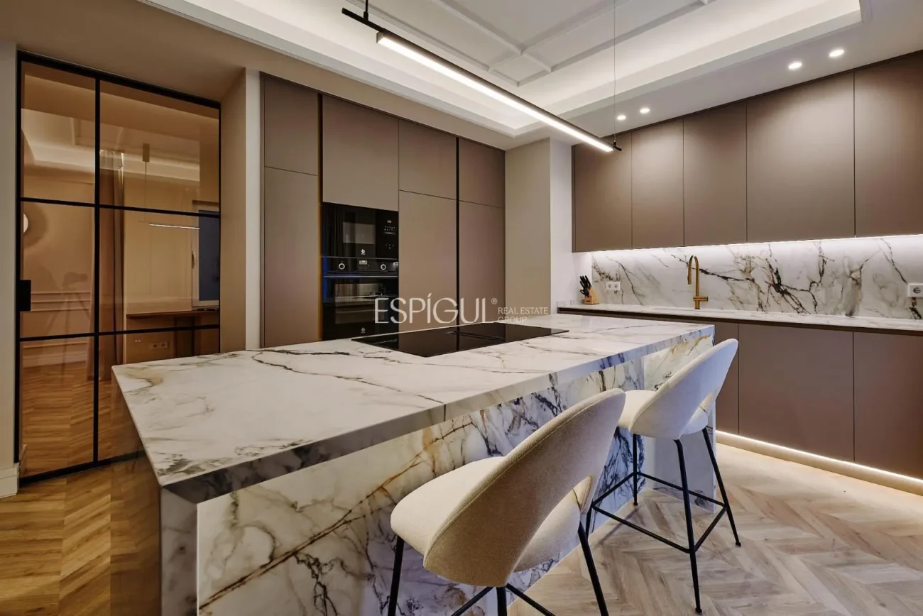 Impecable piso con balcon en Diego de Leon, Barrio de Salamanca