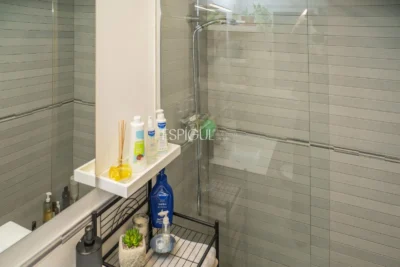 Helle Zweizimmerwohnung mit Terrasse im Zentrum von Girona