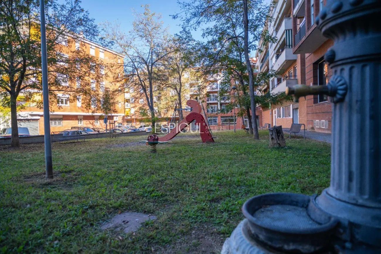 Helle Zweizimmerwohnung mit Terrasse im Zentrum von Girona
