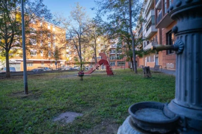 Helle Zweizimmerwohnung mit Terrasse im Zentrum von Girona