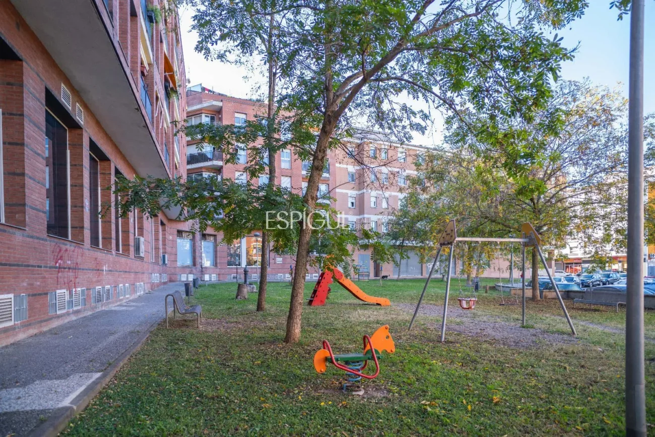 Helle Zweizimmerwohnung mit Terrasse im Zentrum von Girona