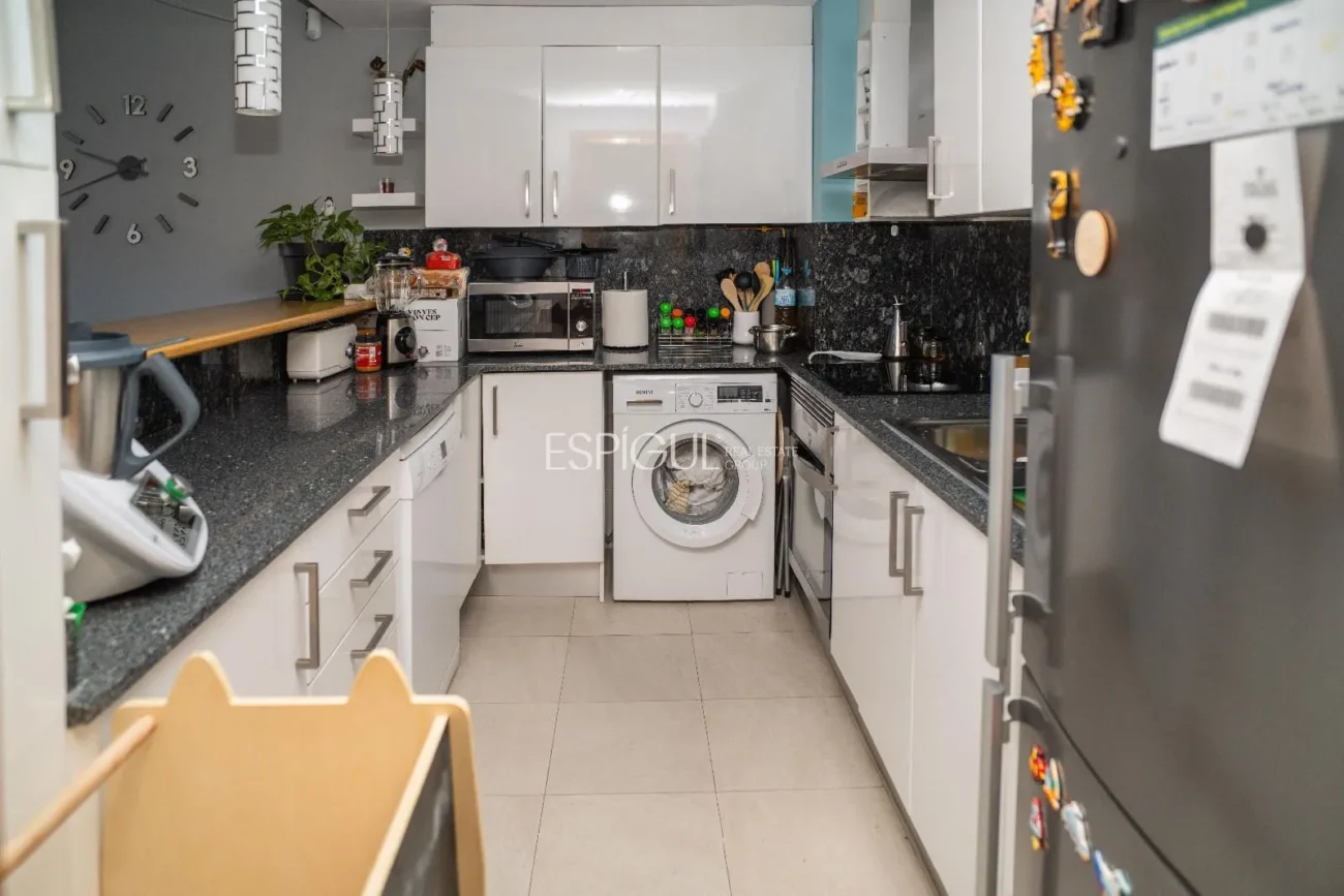 Helle Zweizimmerwohnung mit Terrasse im Zentrum von Girona