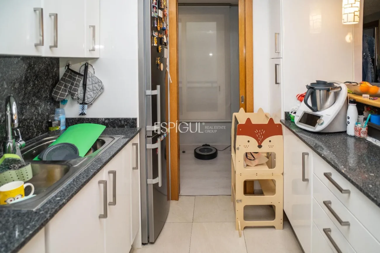 Helle Zweizimmerwohnung mit Terrasse im Zentrum von Girona