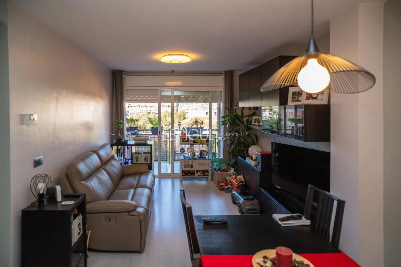 Helle Zweizimmerwohnung mit Terrasse im Zentrum von Girona