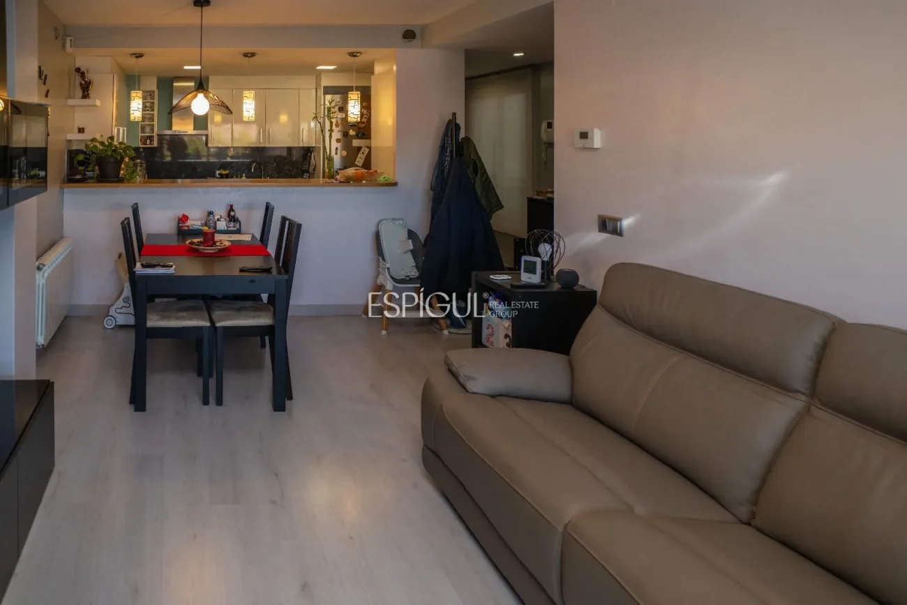 Helle Zweizimmerwohnung mit Terrasse im Zentrum von Girona