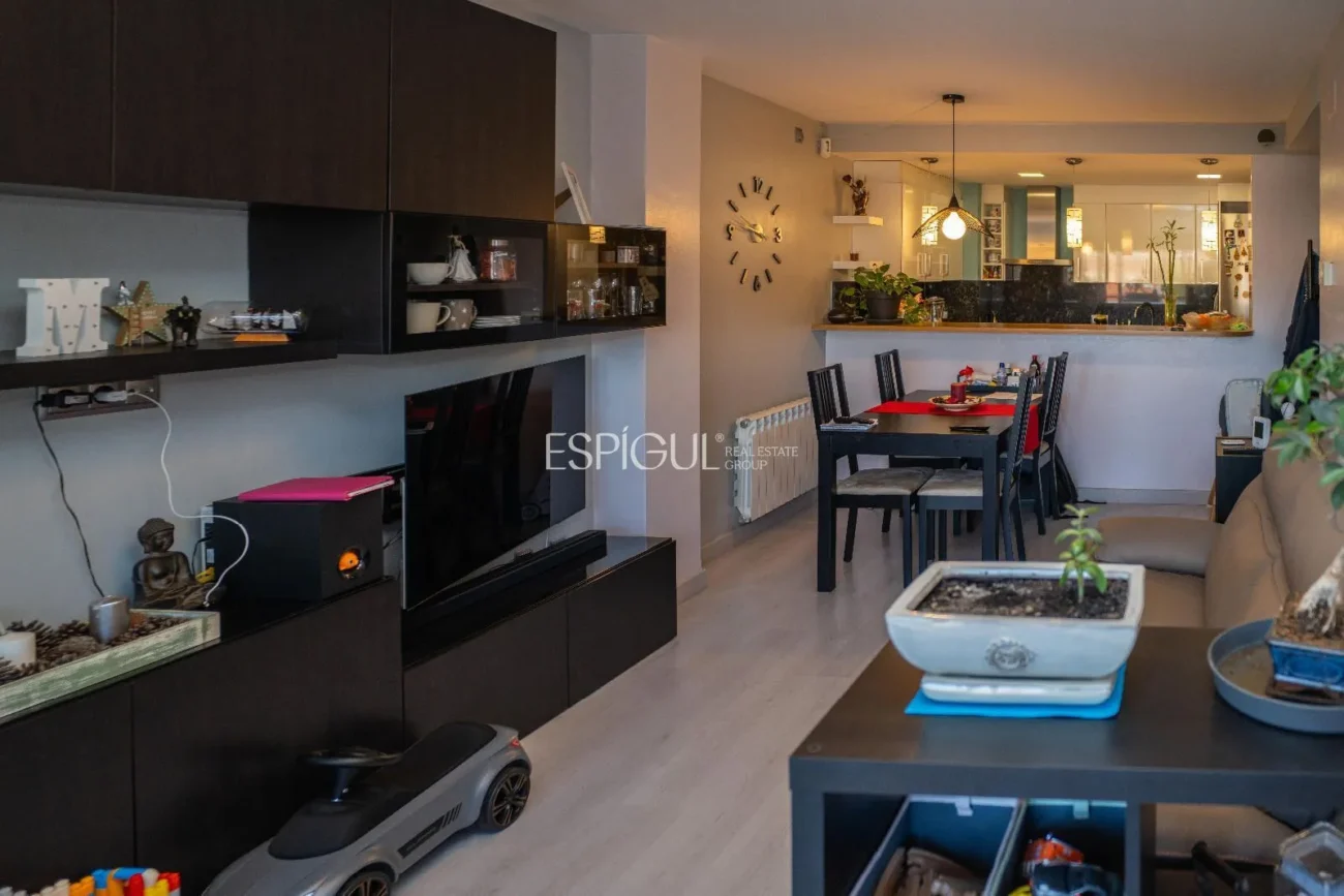 Helle Zweizimmerwohnung mit Terrasse im Zentrum von Girona