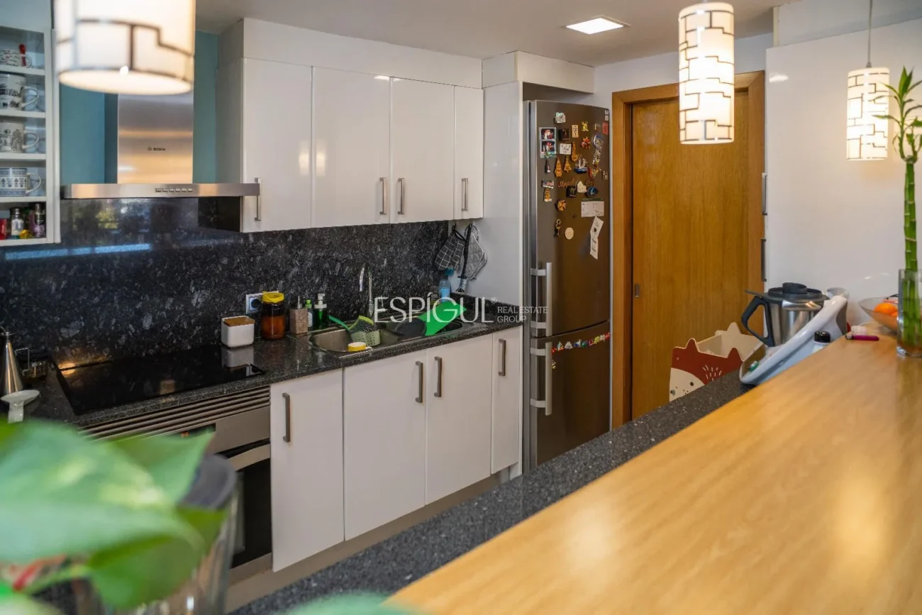 Helle Zweizimmerwohnung mit Terrasse im Zentrum von Girona