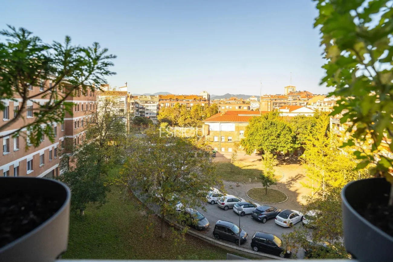 Helle Zweizimmerwohnung mit Terrasse im Zentrum von Girona