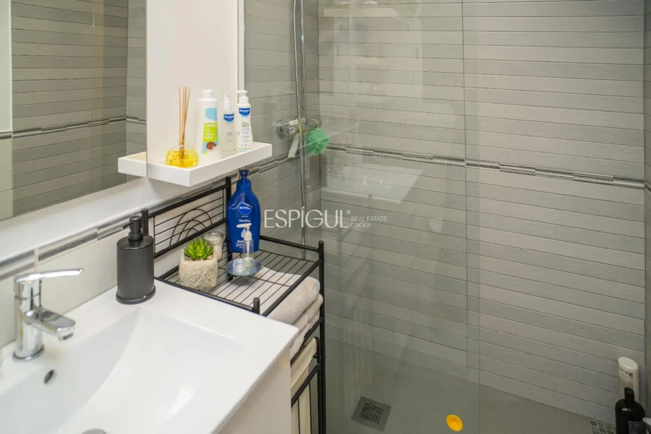 Helle Zweizimmerwohnung mit Terrasse im Zentrum von Girona