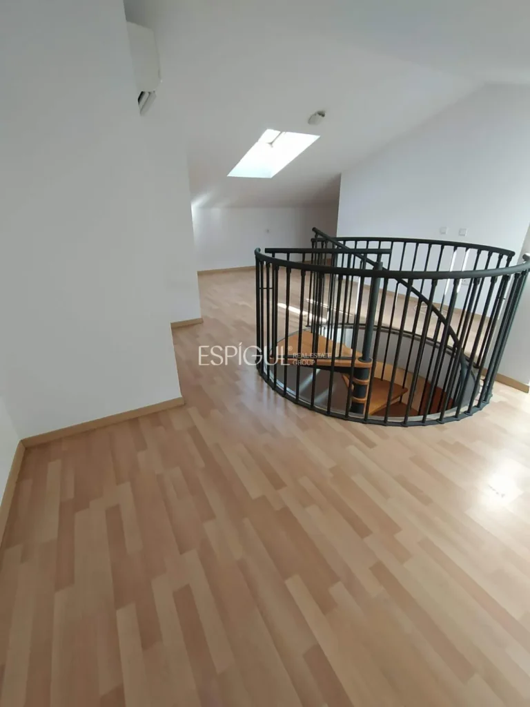 Appartement penthouse-duplex exclusif dans la rue Santa Maria de Gérone