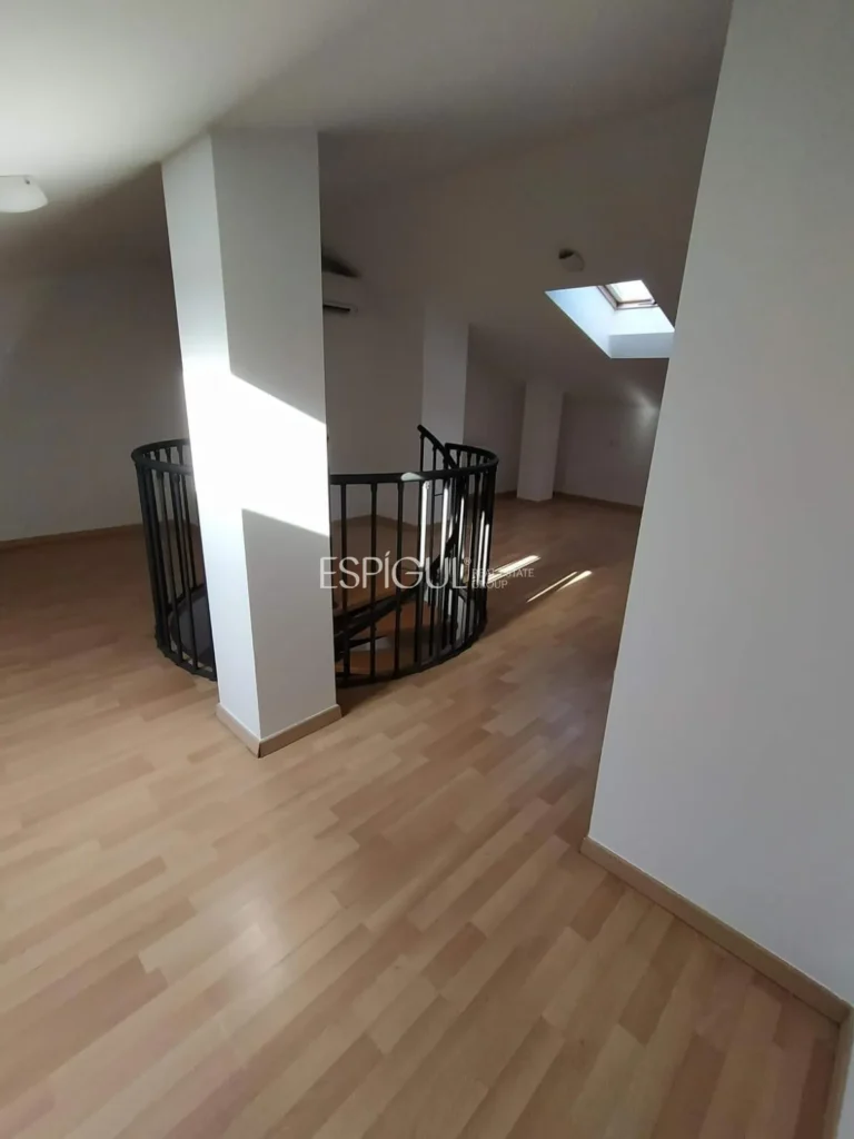 Appartement penthouse-duplex exclusif dans la rue Santa Maria de Gérone