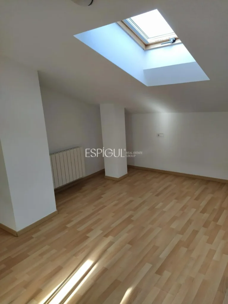 Appartement penthouse-duplex exclusif dans la rue Santa Maria de Gérone