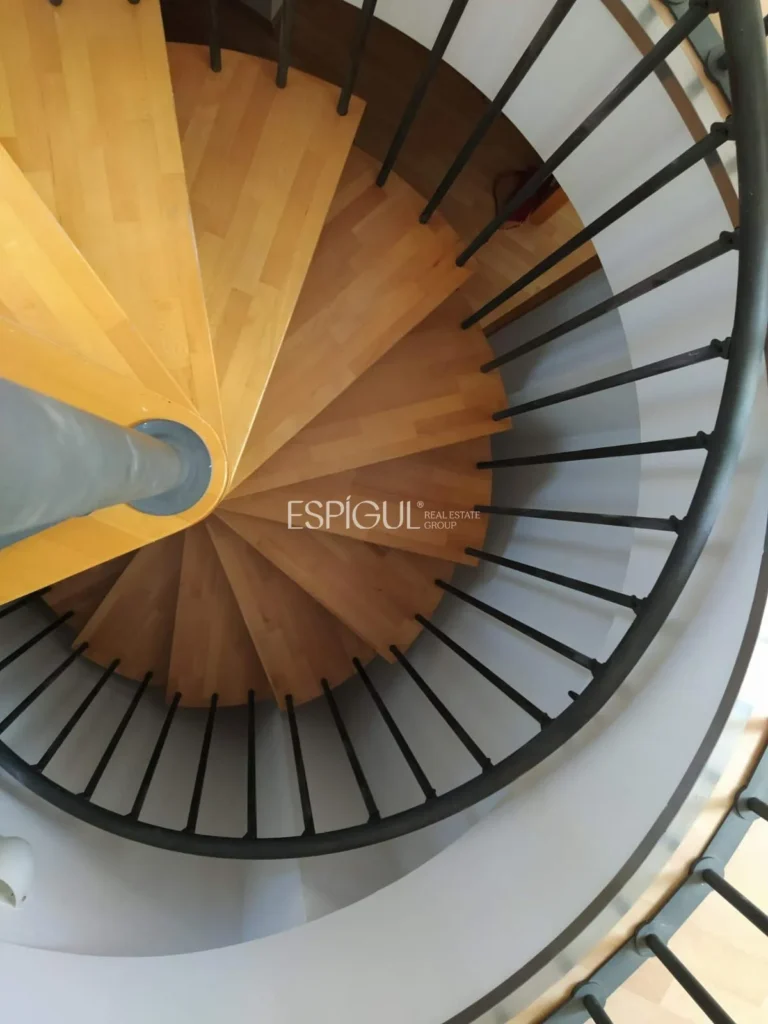 Appartement penthouse-duplex exclusif dans la rue Santa Maria de Gérone